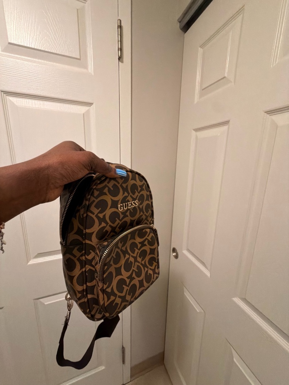 Guess Small Backpack - Picture 3 of 4